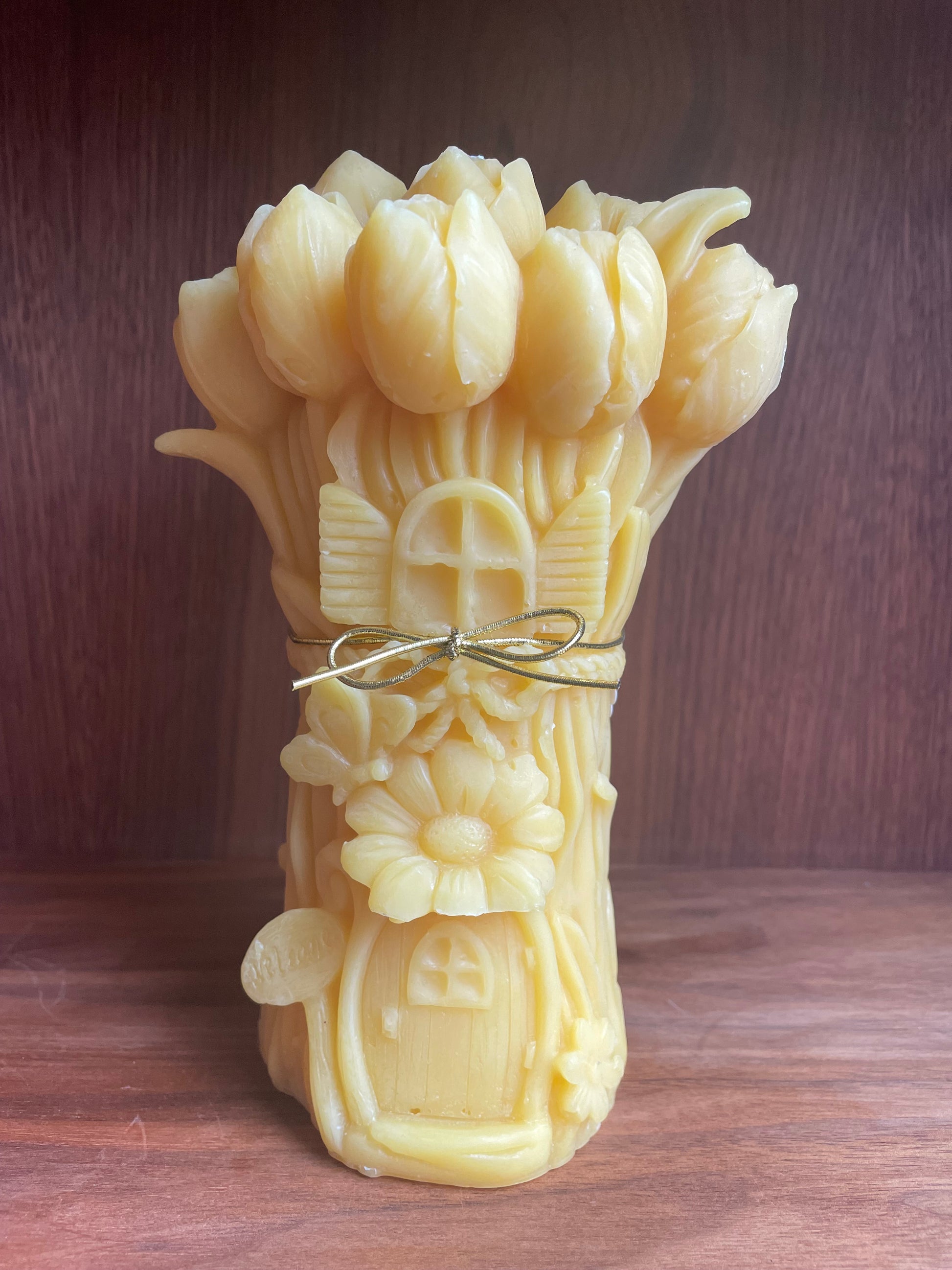 Tulip Mouse House- 100% Pure Beeswax Candle